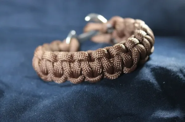Bracelet Paracord militaire 4