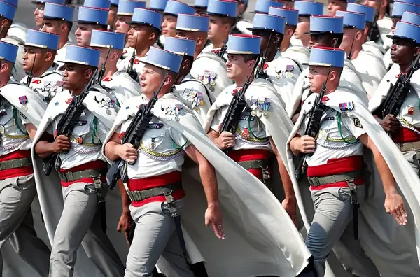 Defile militaire 14 juillet France 1