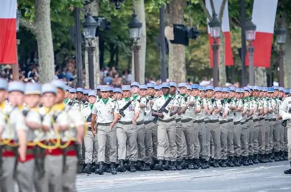 Defile militaire 14 juillet France 5