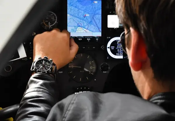 Montre aviaiteur B R M AERO 8 Chrono Horizon 10