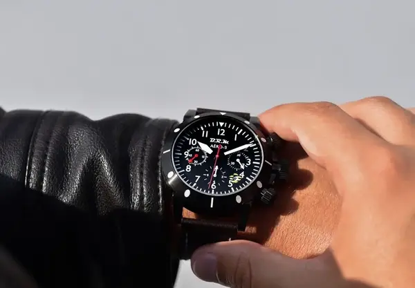 Montre aviaiteur B R M AERO 8 Chrono Horizon 11