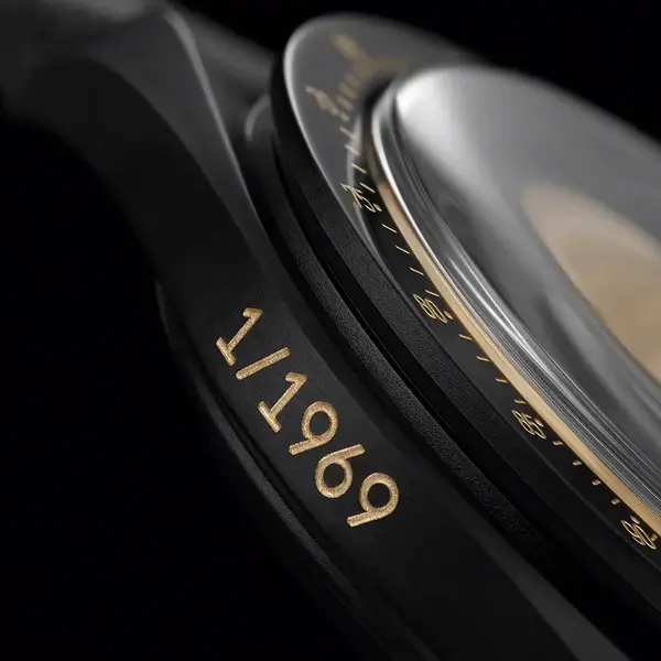 Montre aviaiteur Swatch Mission to the Moon 1969 1