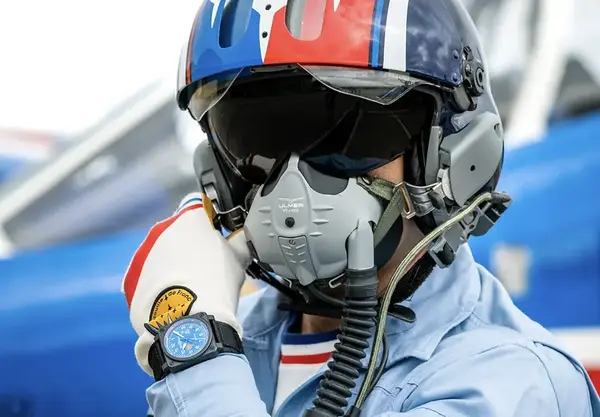 Montre aviateur Bell Ross BR 03 Patrouille de France 16