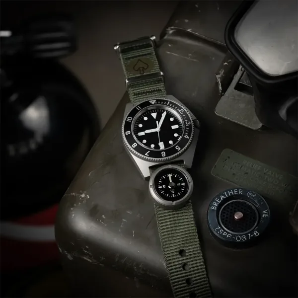 Montre boussolle Watches of Espionage 1