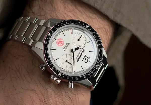 Montre echoneutra 1956 chronographe blanc 11