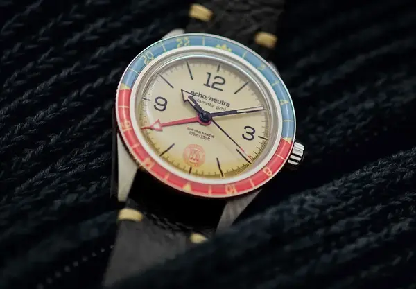 Montre echoneutra GMT 15