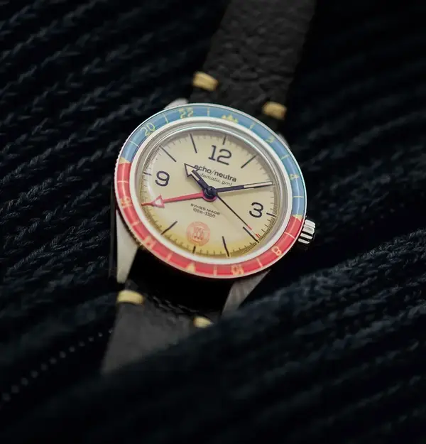 Montre echoneutra GMT 4