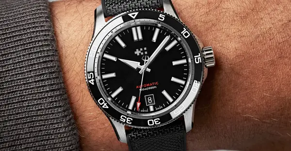 Montre plongee Christopher Ward C60 Trident Pro 300 0