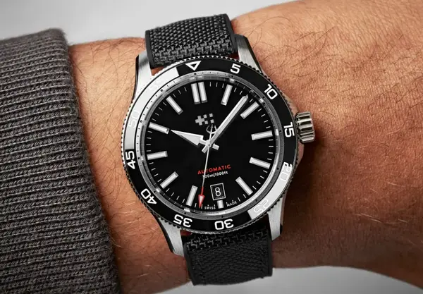 Montre plongee Christopher Ward C60 Trident Pro 300 24