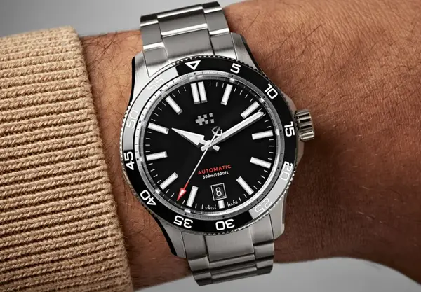 Montre plongee Christopher Ward C60 Trident Pro 300 26