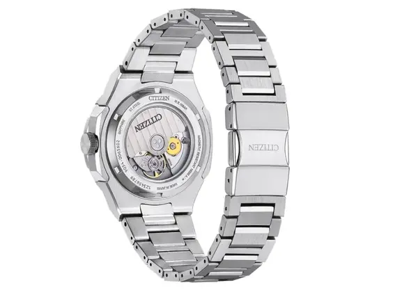 Montre plongee Citizen Serie 8 GMT 13