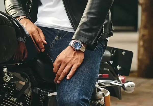 Montre plongee Citizen Serie 8 GMT 17