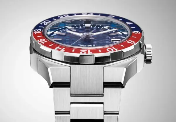 Montre plongee Citizen Serie 8 GMT 19