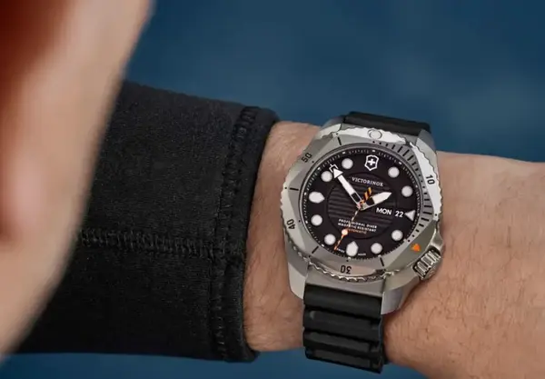 Montre plongee Victorinox dive pro 10