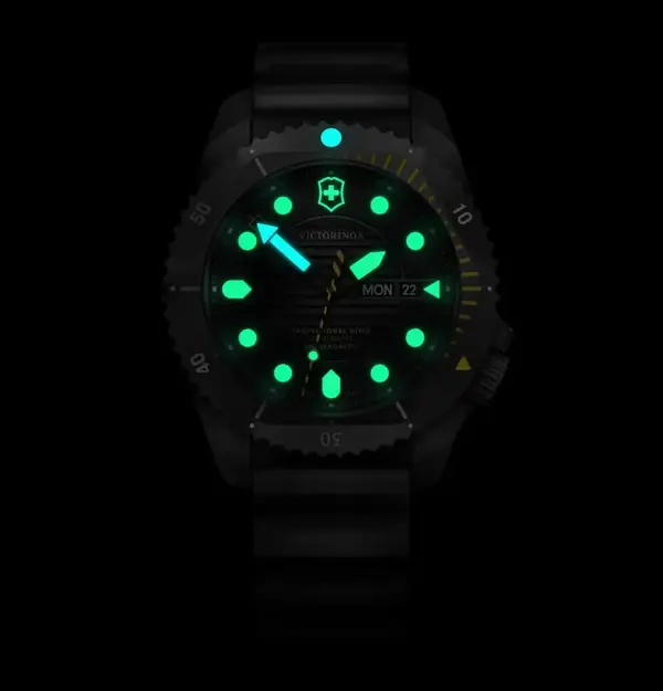 Montre plongee Victorinox dive pro 4 1