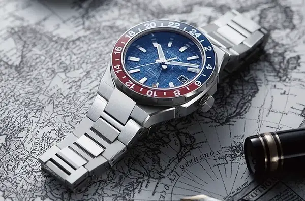 Plogeuse Citizen Serie 8 GMT 3