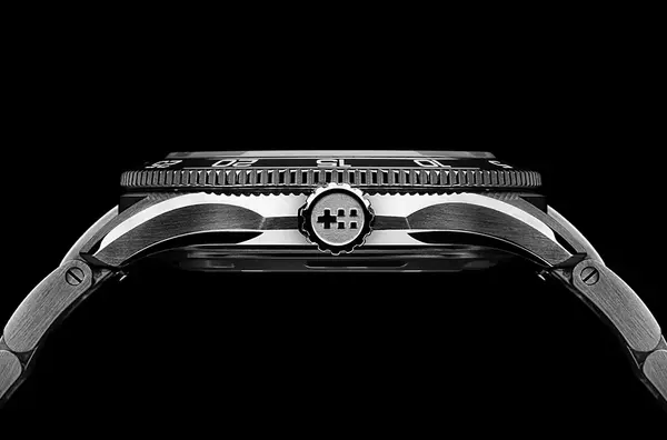 Plongeuse Christopher Ward C60 Trident Pro 30 10