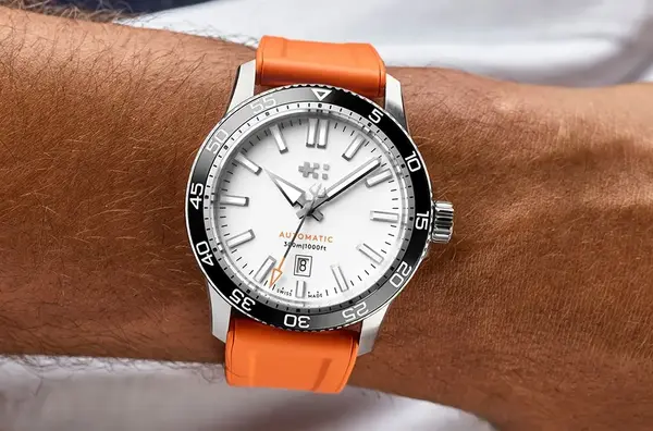 Plongeuse Christopher Ward C60 Trident Pro 30 9