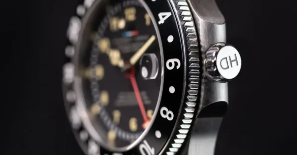 Plongeuse Humbert Droz HD9 GMT 00