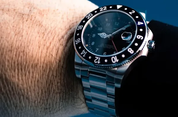 Plongeuse Humbert Droz HD9 GMT 8