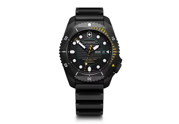 Victorinox noir fond b Montre plongee Victorinox dive pro 11lanc carousel 950x660