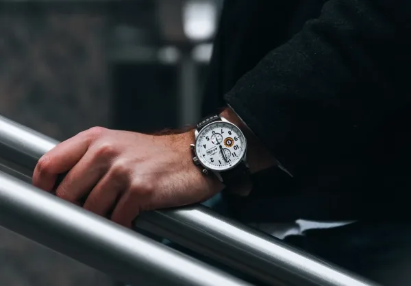 Montre aviateur avi 8 hawker hurricane classic chronograph white 20