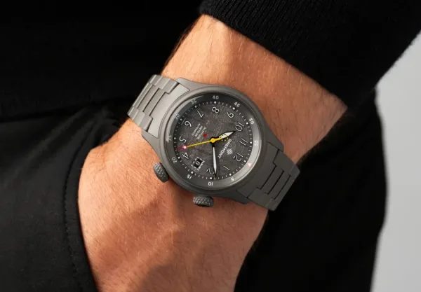 Montre aviateur bremont altitude mb meteor stealth grey 18