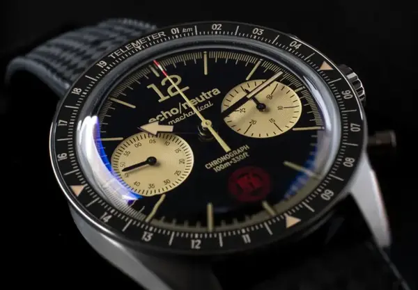 Montre echoneutra 1956 chronographe noir 10
