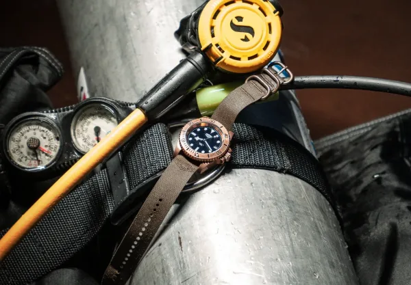 Montre plongee guild mark v bronze heritage diver 17