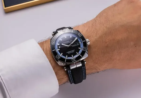 Montre plongee herbelin newport diver automatique 13