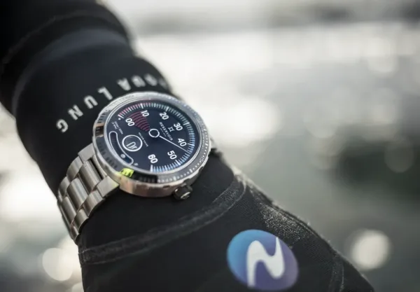 Montre plongee reservoir hydrosphere blackfin 23
