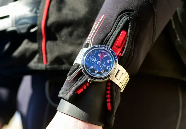 Montre plongee reservoir hydrosphere blackfin 44