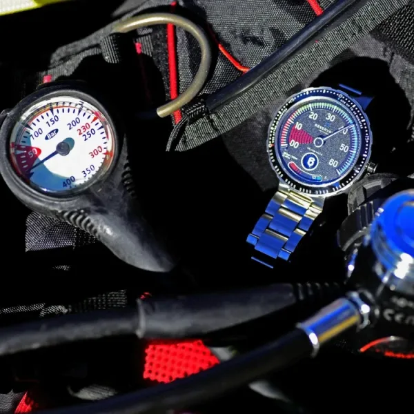 Montre plongee reservoir hydrosphere blackfin 8