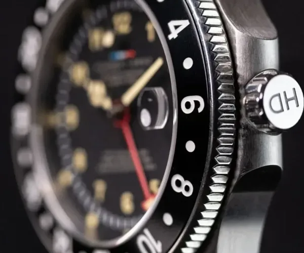Plongeuse Humbert Droz HD9 GMT 00