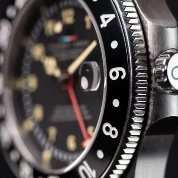 Plongeuse Humbert Droz HD9 GMT 00