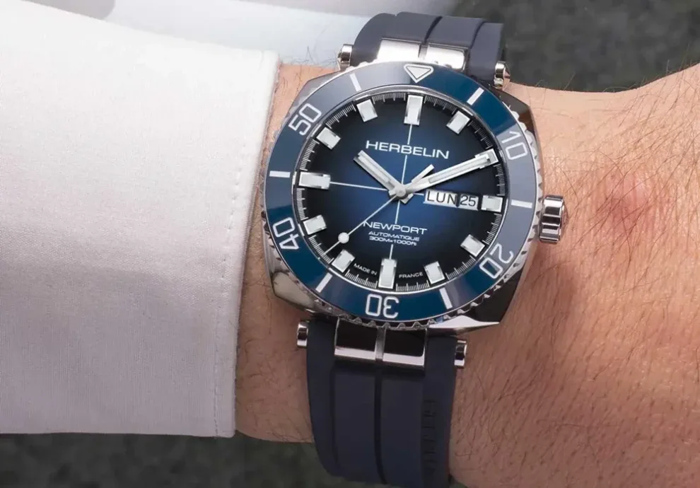 Montre plongee herbelin newport diver automatique 17