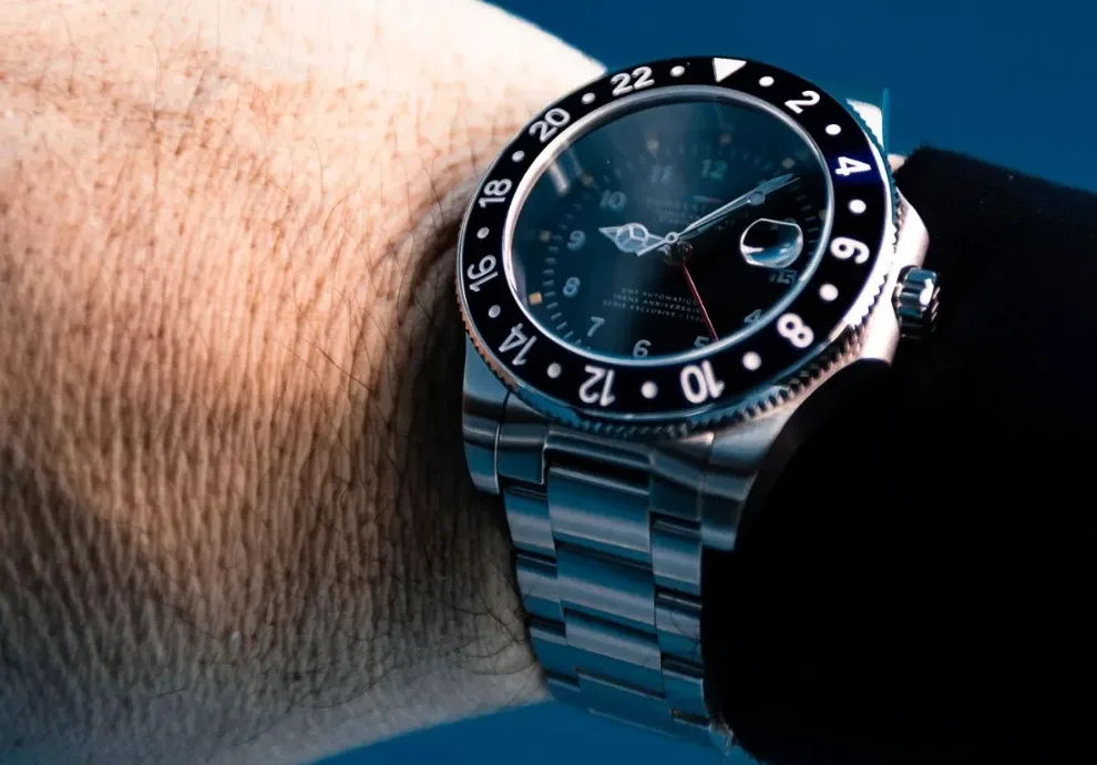 Montre plongee humbert droz hd9 gmt 28